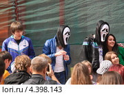Люди в масках "Крик" на параде мыльных пузырей Dreamflash (2012 год). Редакционное фото, фотограф Алёшина Оксана / Фотобанк Лори