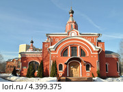 Церковь Троицы Живоначальной в Сходне, город Химки, мкрн. Сходня, Московская область (2013 год). Стоковое фото, фотограф lana1501 / Фотобанк Лори