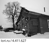 Деревенский дом с банькой зимой (2012 год). Стоковое фото, фотограф Соловьев Сергей Николаевич / Фотобанк Лори