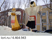 Тряпичные куклы вдоль улицы на праздник Масленицы. Стоковое фото, фотограф Вячеслав Палес / Фотобанк Лори