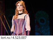 Актриса Анастасия Макеева в мюзикле "Франсуа Вийон Три дня в Париже" 3 февраля 2012 года в Москве, Россия. Редакционное фото, фотограф Losevsky Pavel / Фотобанк Лори