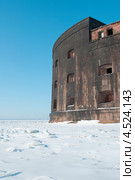 У стен форта "Император Александр I" (Чумной). Кронштадт (2013 год). Стоковое фото, фотограф Виктор Карасев / Фотобанк Лори