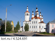 Город Тотьма в лучах утреннего солнца (2008 год). Редакционное фото, фотограф Солодовникова Елена / Фотобанк Лори