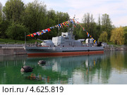 Выставка военно-морской техники. Речной патрульный катер (артиллерийский катер БКА-99 - тип «Шмель», проект 1204). (2013 год). Редакционное фото, фотограф Алексей Гусев / Фотобанк Лори