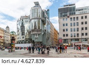Дом Хааса на Стефанплац в Вене. (Stephansplaсe, Haas Haustz, 12) (2013 год). Редакционное фото, фотограф Виктор Тараканов / Фотобанк Лори