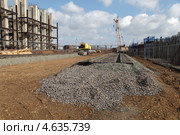Монтаж подкрановых путей башенного крана. Весна (2013 год). Редакционное фото, фотограф Валерий Акулич / Фотобанк Лори