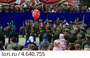 Выступление роты почетного караула Омского филиала Военной академии тыла и транспорта. Парад 9 мая 2013 в Омске. Редакционное видео, видеограф Юлия Машкова / Фотобанк Лори