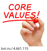 Слово "Core Values" написано красным маркером. Стоковое фото, фотограф Ивелин Радков / Фотобанк Лори