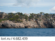 Скалистый морской берег, Port de Soller, Майорка, Испания (2011 год). Стоковое фото, фотограф Юлия Белоусова / Фотобанк Лори