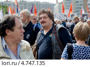 Поэт и публицист Дмитрий Быков участвует в "Марше против палачей" в центре города Москва, Россия (2013 год). Редакционное фото, фотограф Николай Винокуров / Фотобанк Лори