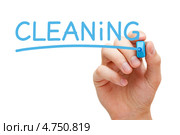 Рука пишет слово "Cleaning" голубым маркером. Стоковое фото, фотограф Ивелин Радков / Фотобанк Лори