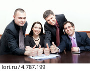 Команда успешных бизнесменов показывают большие пальцы рук вверх. Стоковое фото, фотограф Максим Блинков / Фотобанк Лори