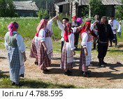 Гулянье в деревне (2013 год). Редакционное фото, фотограф Николай Мухорин / Фотобанк Лори