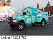Малотоннажный гоночный автомобиль «Газель-Next» на старте ралли «Шёлковый путь 2013» Редакционное фото, фотограф Родион Власов / Фотобанк Лори