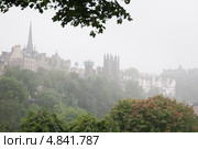 Великобритания. Вид на Эдинбург в дождливый день (2009 год). Стоковое фото, фотограф Ирина Фирсова / Фотобанк Лори