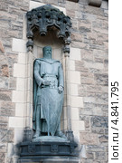Эдинбургский замок (англ. Edinburgh Castle), скульптура рыцаря (2009 год). Стоковое фото, фотограф Ирина Фирсова / Фотобанк Лори
