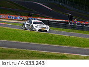Автомобиль DTM Mercedes AMG C-Coupe участвует в гоночной серии кузовных автомобилей Deutsche Tourenwagen Mastersна трассе "Moscow Raceway" в Подмосковье 3 августа 2013. Редакционное фото, фотограф Николай Винокуров / Фотобанк Лори