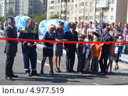 Глава города Тюмени Александр Моор, губернатор Тюменской области Владимир Якушев и генеральный директор ОАО «Мостострой-11» Николай Руссу на открытии новой транспортной развязки по ул.Мельникайте, Тюмень (2013 год). Редакционное фото, фотограф Землянникова Вероника / Фотобанк Лори