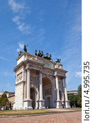 Триумфальная «Арка Мира» (Arco della Pace, XIX в.) в парке Семпионе. Милан, Италия (2013 год). Стоковое фото, фотограф Иван Марчук / Фотобанк Лори