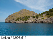 Средиземное море, бухта Са Калобра, Майорка, Испания (2011 год). Стоковое фото, фотограф Юлия Белоусова / Фотобанк Лори
