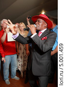 Певец Африк Симон (Afric Simone) (2013 год). Редакционное фото, фотограф Андрей Дегтярёв / Фотобанк Лори
