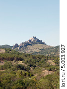 Горная долина, поросшая лесом, в Карадагском заповеднике (2013 год). Стоковое фото, фотограф Ольга Липунова / Фотобанк Лори