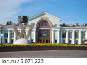 У железнодорожного вокзала. Выборг (2013 год). Редакционное фото, фотограф Виктор Карасев / Фотобанк Лори