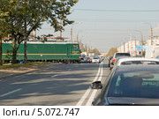 Железнодорожный переезд в городе. Санкт-Петербург (2013 год). Редакционное фото, фотограф Александр Щепин / Фотобанк Лори