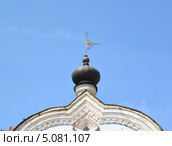 Рыбинск. Декоративный флюгер на куполе старого здания (2013 год). Стоковое фото, фотограф Ирина Борсученко / Фотобанк Лори
