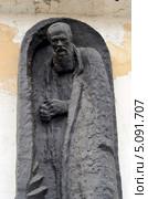Горельеф  "Дом  Раскольникова", Санкт-Петербург (2013 год). Редакционное фото, фотограф Светлана Колобова / Фотобанк Лори