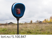Таксофон в глухой деревне. Телефонизация всей страны (2013 год). Редакционное фото, фотограф Николай Мухорин / Фотобанк Лори