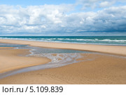 Omaha beach , Normandy, France-один из пяти пляжей высадки десанта союзников во время войны (2013 год). Стоковое фото, фотограф Татьяна Кахилл / Фотобанк Лори