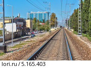 Железная дорога, проходящая через Лазаревское (2013 год). Редакционное фото, фотограф Владимир Сергеев / Фотобанк Лори