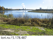Озеро на фоне градирен и АЭС (2013 год). Стоковое фото, фотограф Оксана Синникова / Фотобанк Лори