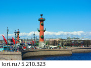Ростральные колонны. Санкт-Петербург (2008 год). Редакционное фото, фотограф Вера Косарева / Фотобанк Лори