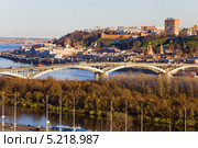 Вид на Нижний Новгород у слиянии Оки и Волги (2013 год). Редакционное фото, фотограф Igor Lijashkov / Фотобанк Лори