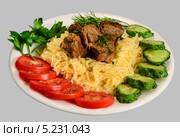 Вермишель с тушёным мясом и зеленью. Стоковое фото, фотограф Сергей Огарёв / Фотобанк Лори