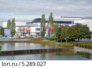 Вид на западный вход выставочного центра Messe Munchen (New Munich Trade Fair Centre) - Мюнхен, Германия (2013 год). Редакционное фото, фотограф Александр Замараев / Фотобанк Лори