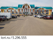 Бийск. Железнодорожный вокзал. (2013 год). Редакционное фото, фотограф Gagara / Фотобанк Лори