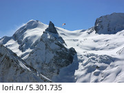 Планер над зимними горами. Стоковое фото, фотограф Ислам Ижаев / Фотобанк Лори