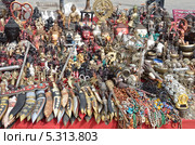 Непал, Катманду, продажа сувениров на площади Бастинпур (2013 год). Стоковое фото, фотограф Овчинникова Ирина / Фотобанк Лори