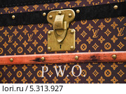 Фрагмент чемодана-павильона  Louis Vuitton на Красной площади (2013 год). Редакционное фото, фотограф Алёшина Оксана / Фотобанк Лори