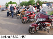 Байки перед входом на ВВЦ (ВДНХ) (2012 год). Редакционное фото, фотограф Алёшина Оксана / Фотобанк Лори