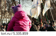 Взрослые и дети на протестной акции в Днепропетровске (2013 год). Редакционное видео, видеограф Потийко Сергей / Фотобанк Лори