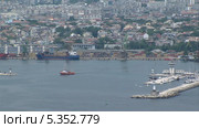 Красный буксир выходит из морского порта, Варна, Болгария. Стоковое видео, видеограф Andrey Klimov / Фотобанк Лори