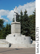 Памятник В. И. Ленину в городе Ржеве, Тверская область (2011 год). Редакционное фото, фотограф lana1501 / Фотобанк Лори