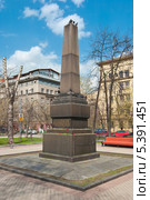Москва. Памятник на братской могиле воинов, погибших в Бородинском сражении (2012 год). Редакционное фото, фотограф Зобков Юрий / Фотобанк Лори