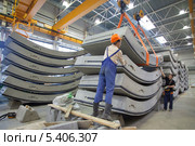 Производство тюбингов тоннельной обделки (2013 год). Редакционное фото, фотограф Александр Тарасенков / Фотобанк Лори