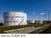 Нефтехранилище. Редакционное фото, фотограф Igor Lijashkov / Фотобанк Лори