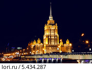 Высотное здание гостиница "Украина" ночью (2010 год). Редакционное фото, фотограф Алексей Горбунов / Фотобанк Лори